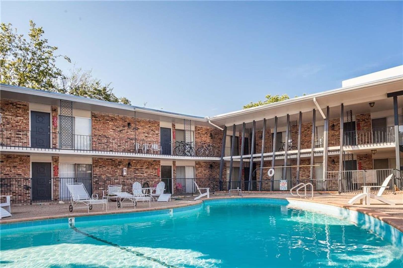 Austin Apartment: 3212 Red River St