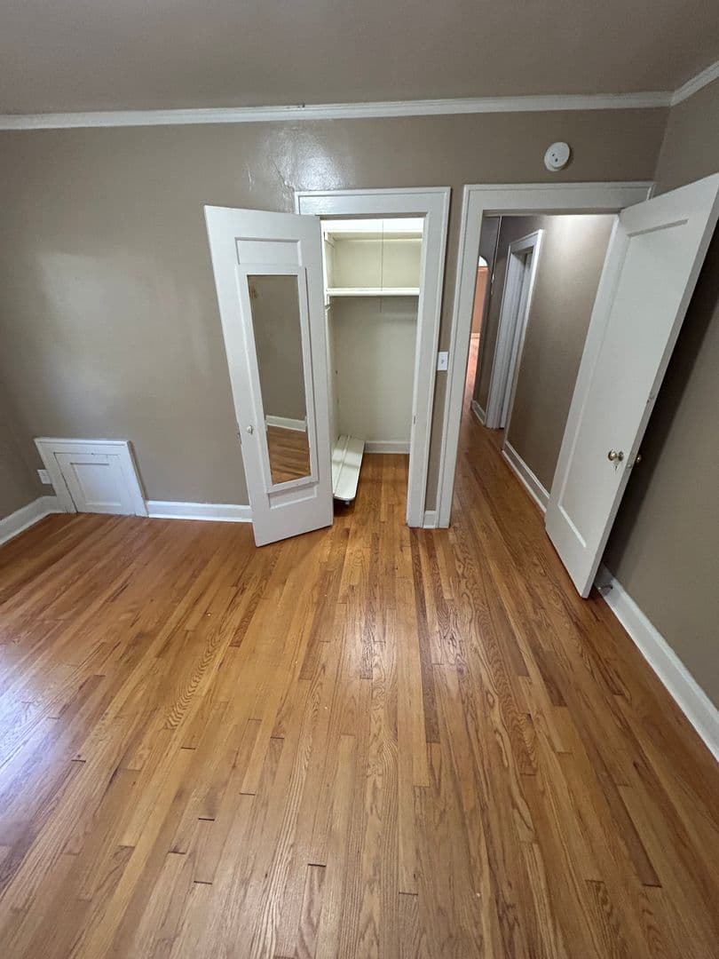Kansas City Apartment: 5446 Charlotte St.