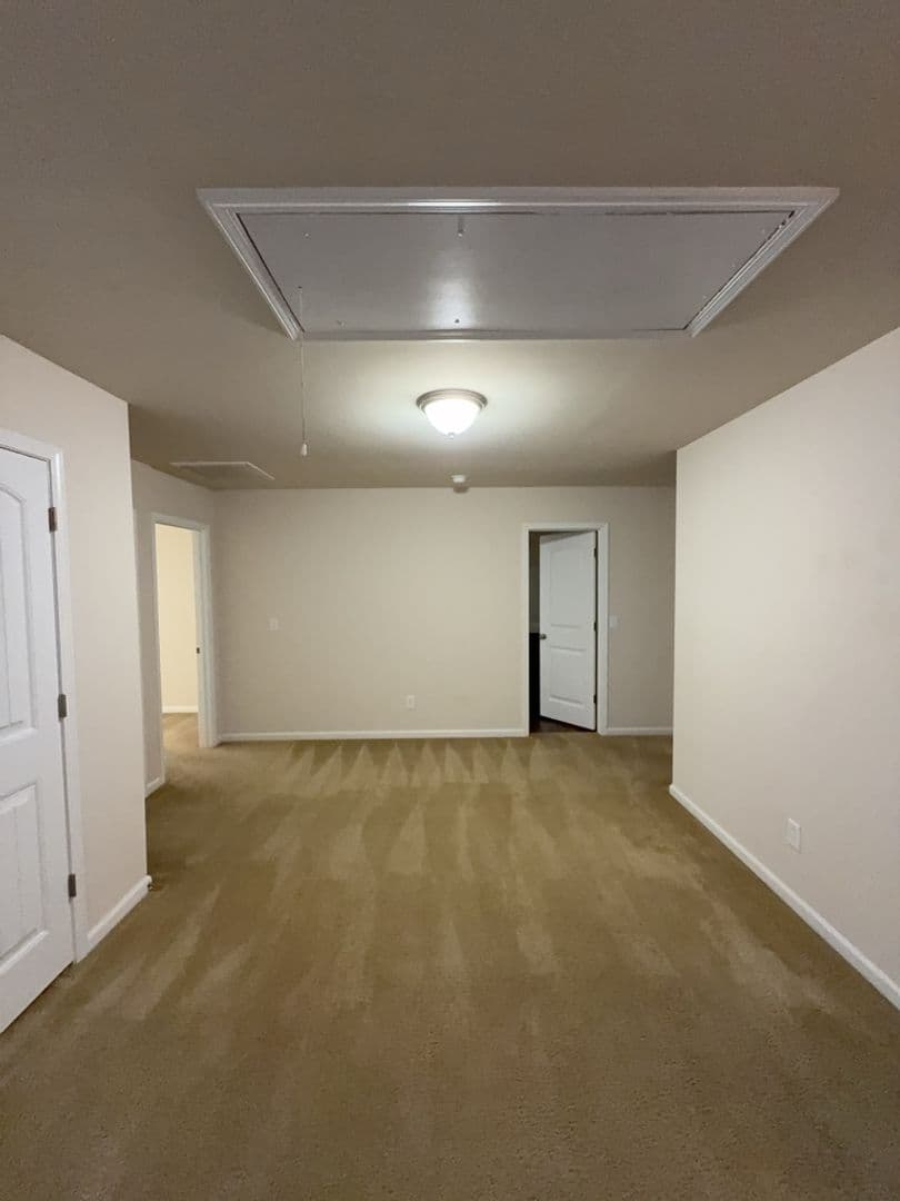 Lexington House: 204 Ashmore Ln