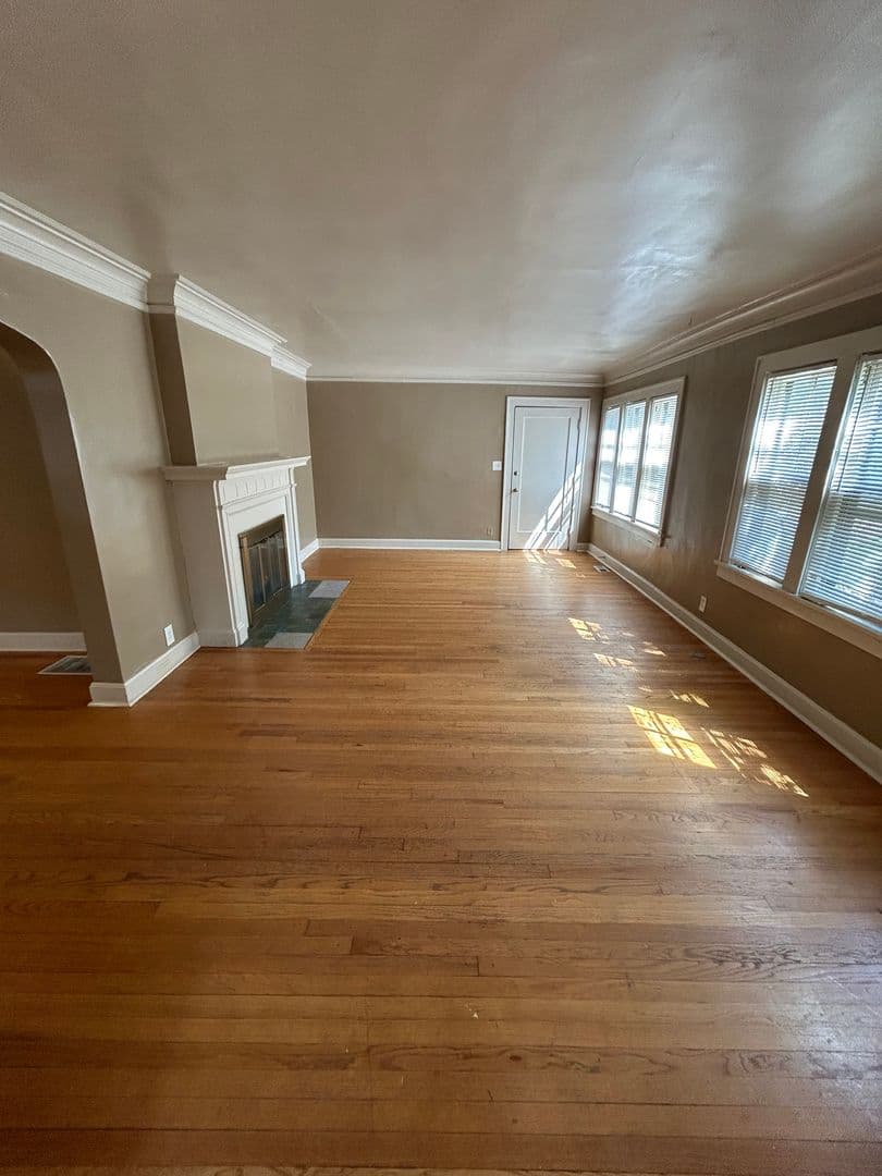 Kansas City Apartment: 5446 Charlotte St.