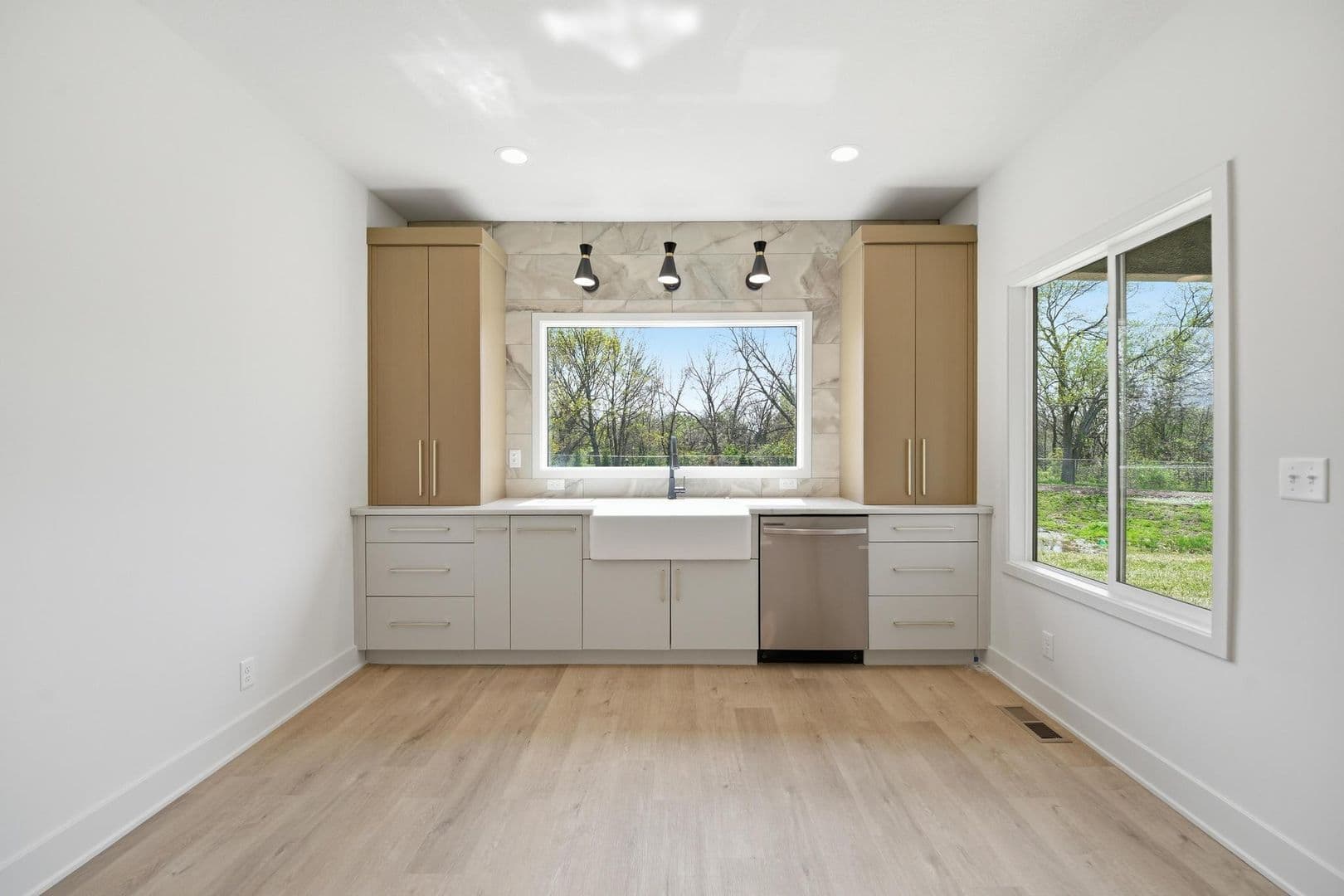 Lee's Summit House: 218 NW Orchard Ln