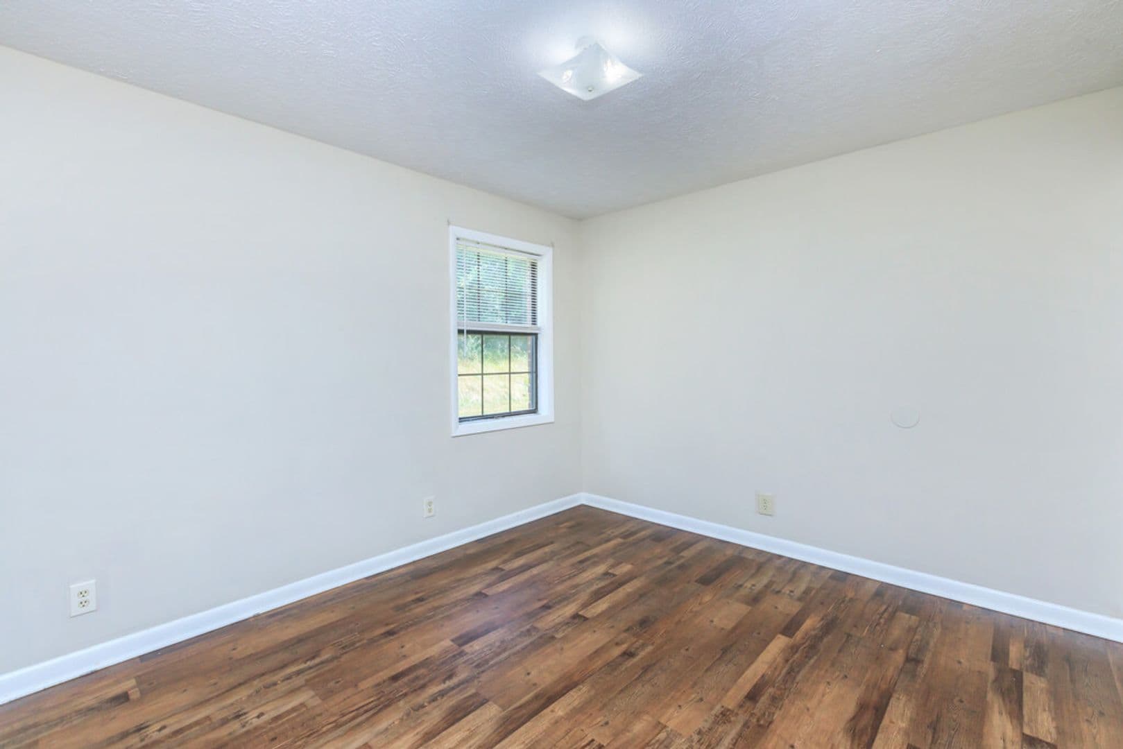 Woodbury Apartment: 103 S Ridge Dr