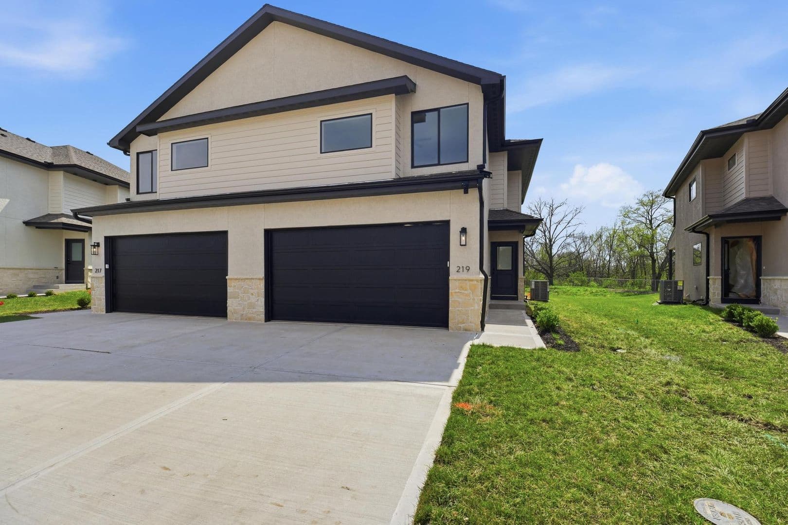 Lee's Summit House: 218 NW Orchard Ln