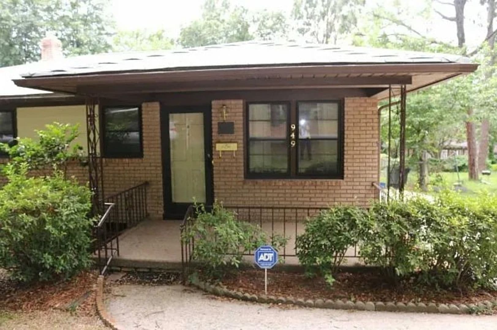 Columbia House: 949 Howard St