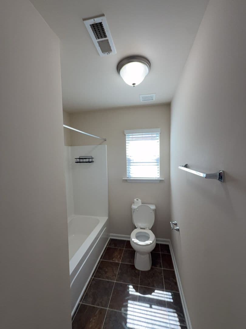 Lexington House: 204 Ashmore Ln