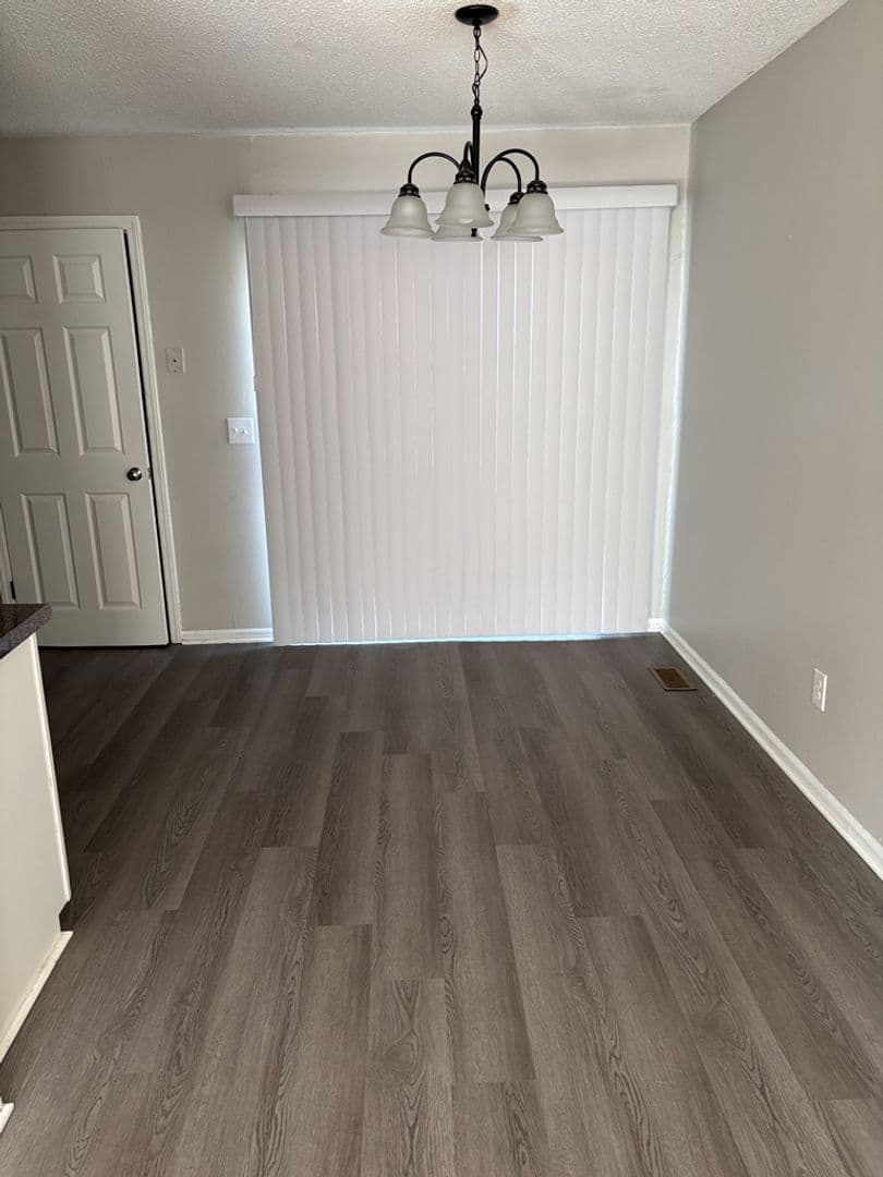 Cayce Townhome: Londonderry Sq