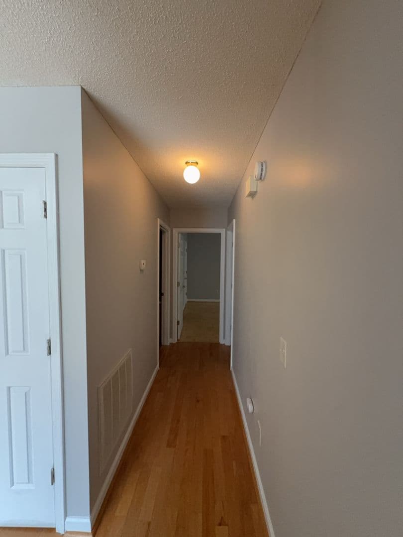 West Columbia House: 469 Coops Ct
