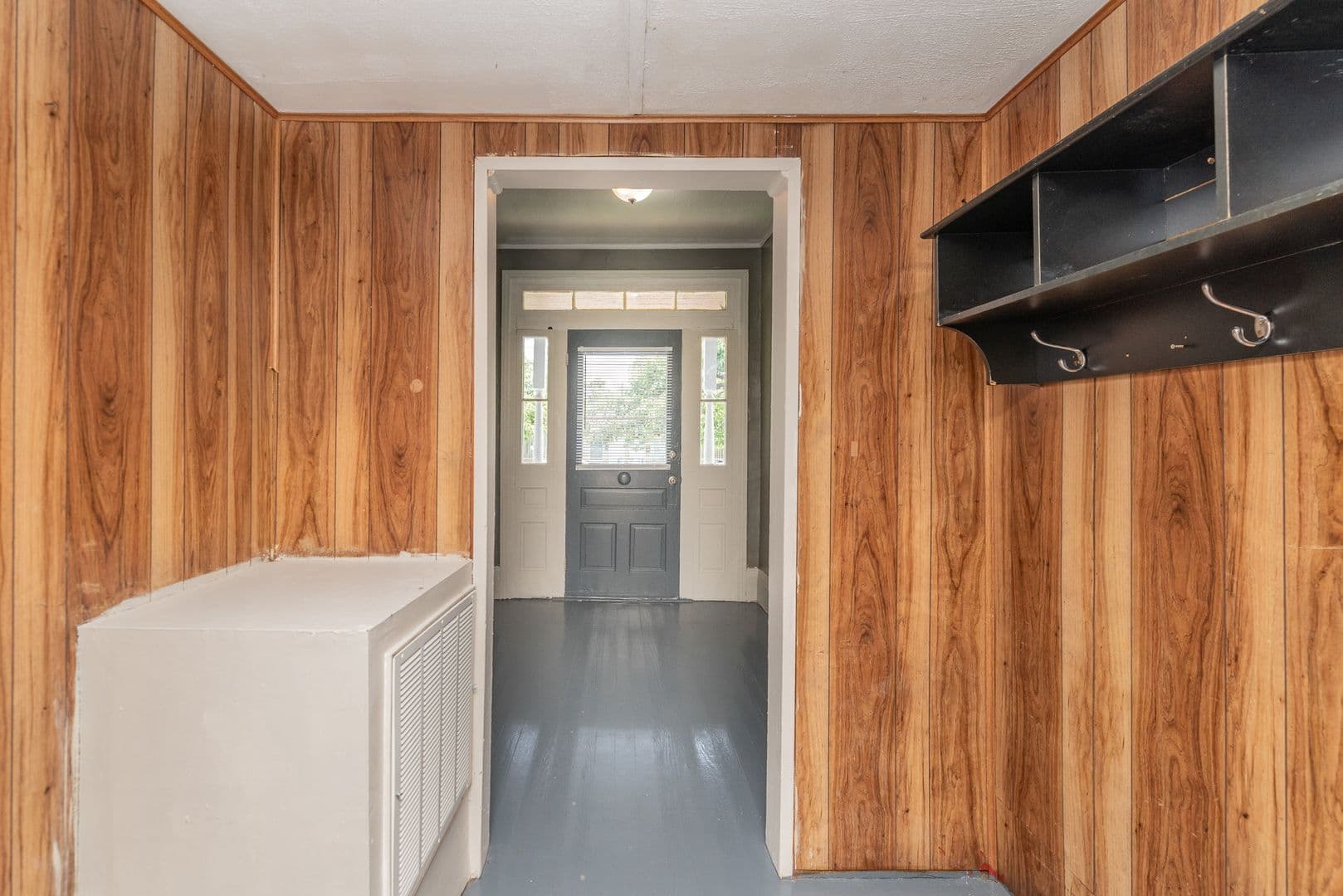 Augusta House: 2024 Clark St