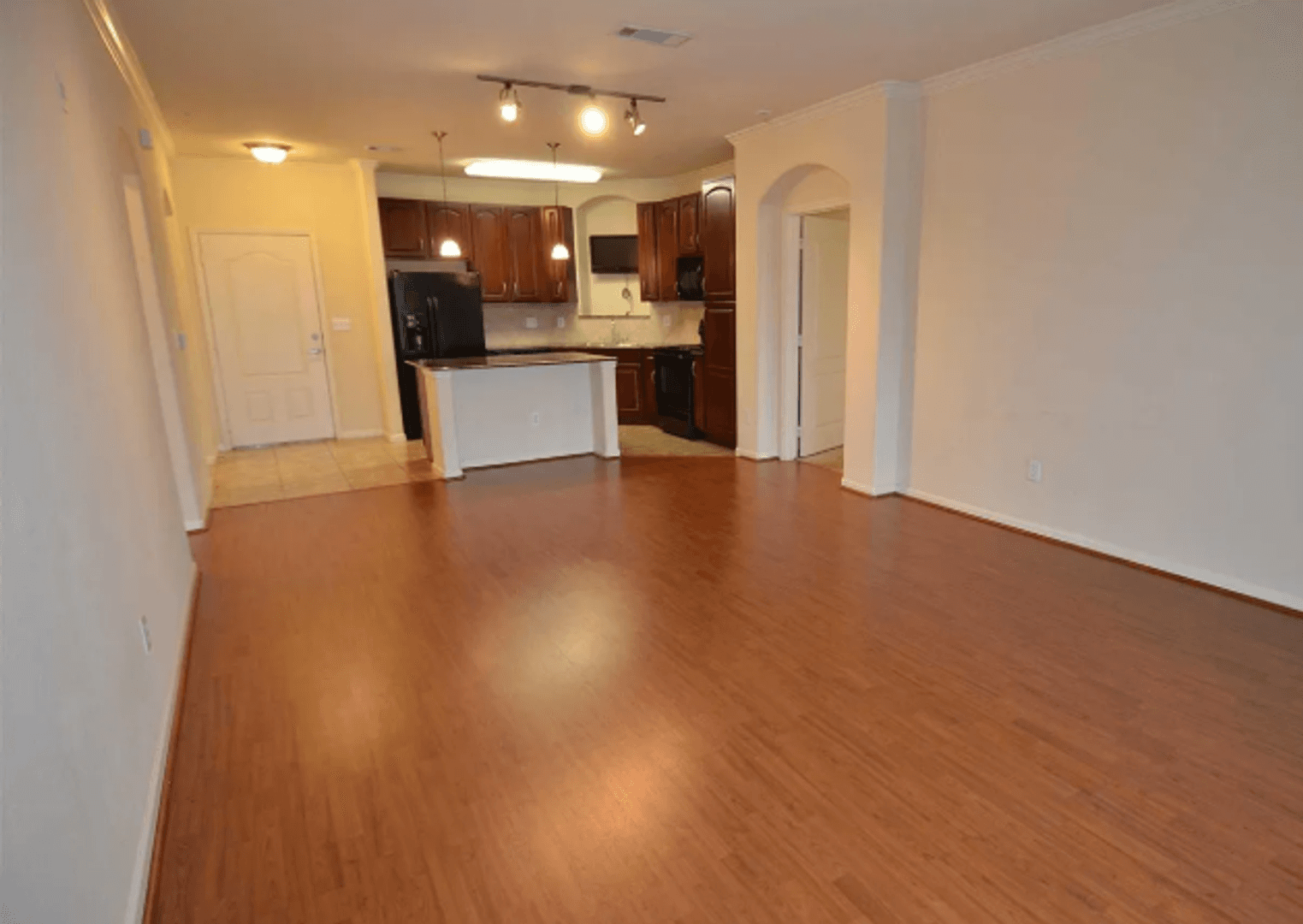 Columbia House: 1085 Shop Rd Unit 320