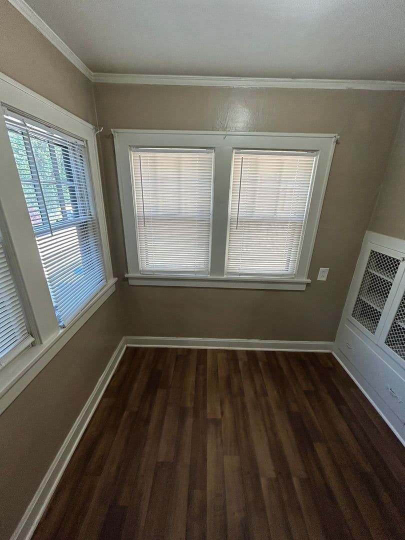 Kansas City Apartment: 5446 Charlotte St.