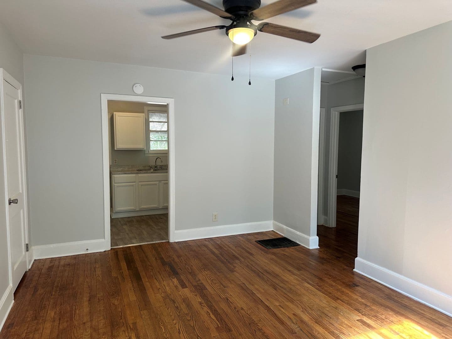 Columbia House: 525 Johnson Avenue