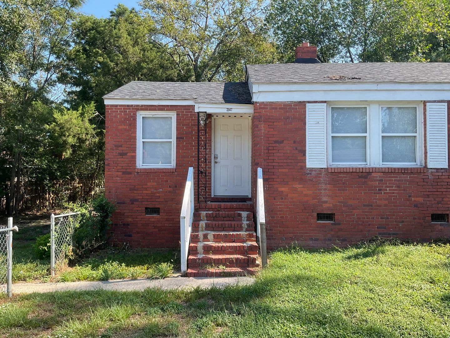 Augusta House: 2547 Miles St