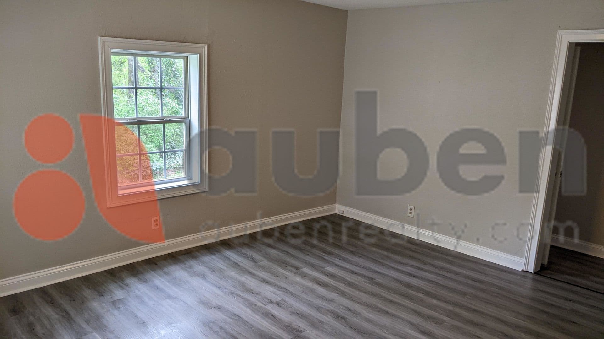 Rossville House: 110 Hogan Road