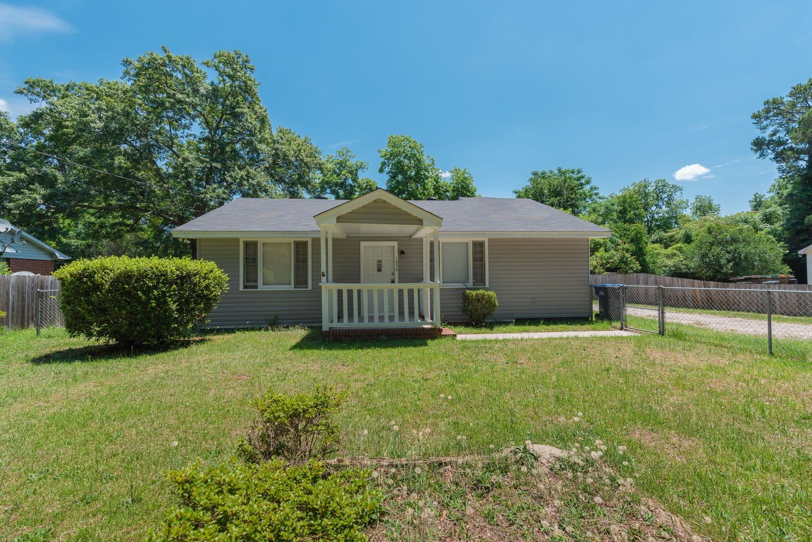 Augusta House: 1938 George Road