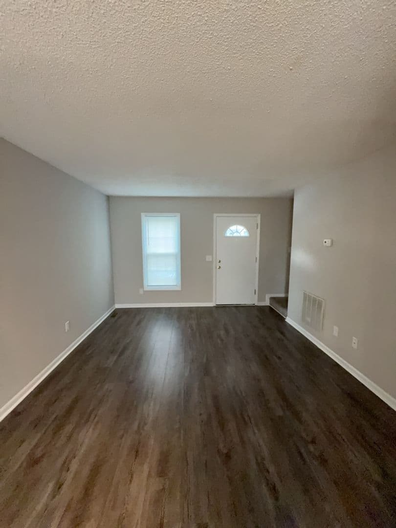 Cayce Townhome: Londonderry Sq