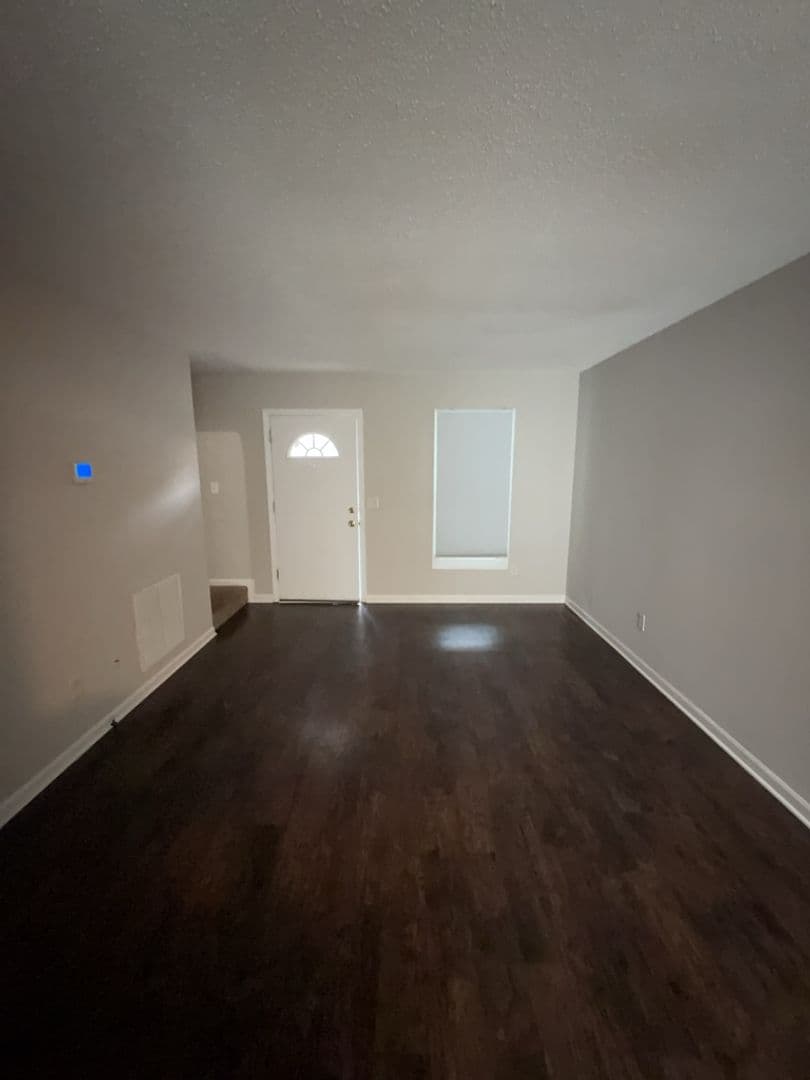 Cayce Townhome: Londonderry Sq