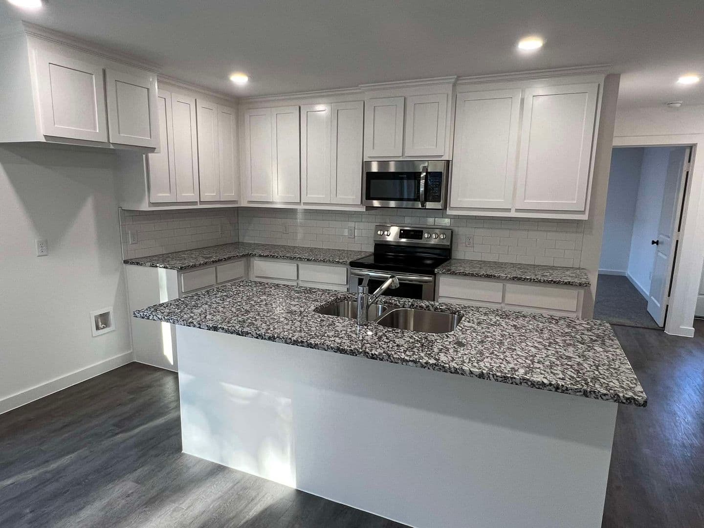Denison Apartment: 2522-2524 South Fannin Avenue
