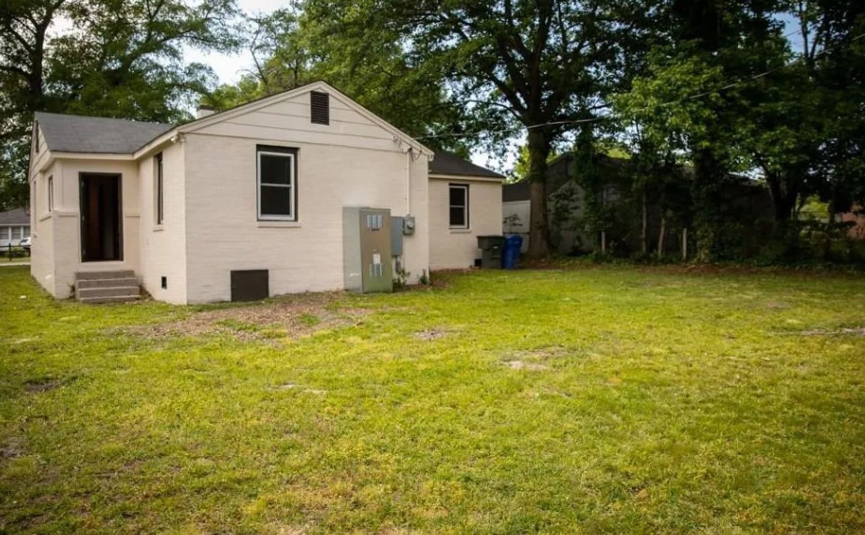 Columbia House: 1420 S Kilbourne Rd