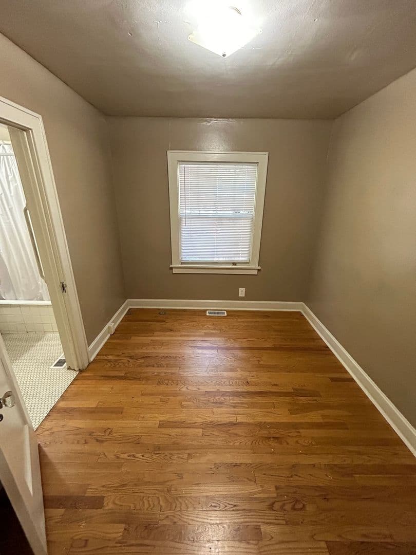 Kansas City Apartment: 5446 Charlotte St.