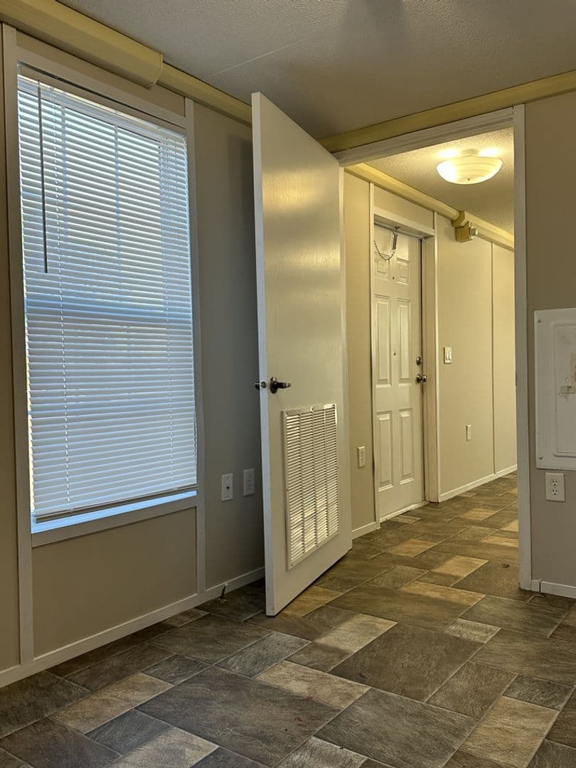 Wrens Apartment: 309 Constitution Ave