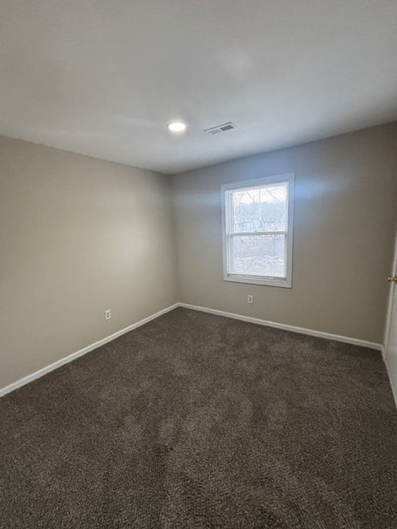 Independence Apartment: 8738 East Thompson Avenue