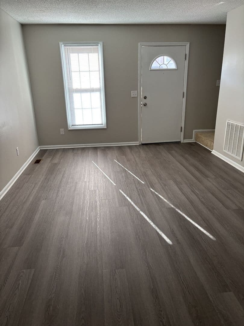 Cayce Townhome: Londonderry Sq