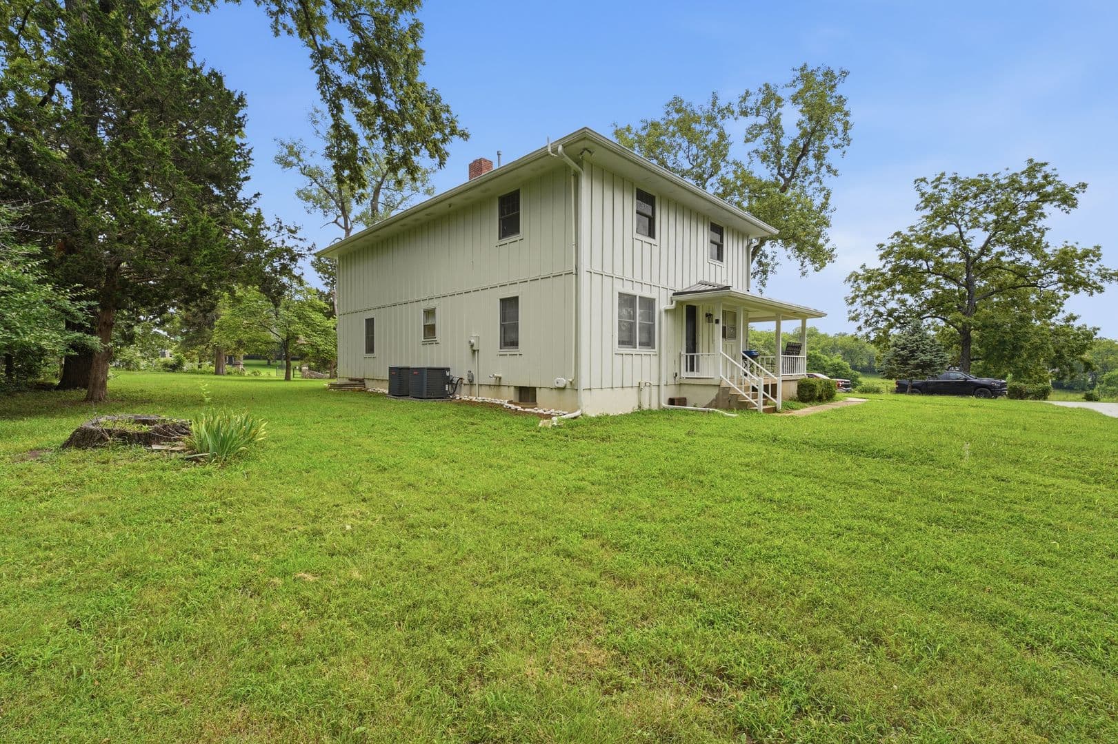 Kansas City House: 10200 Grandview Rd