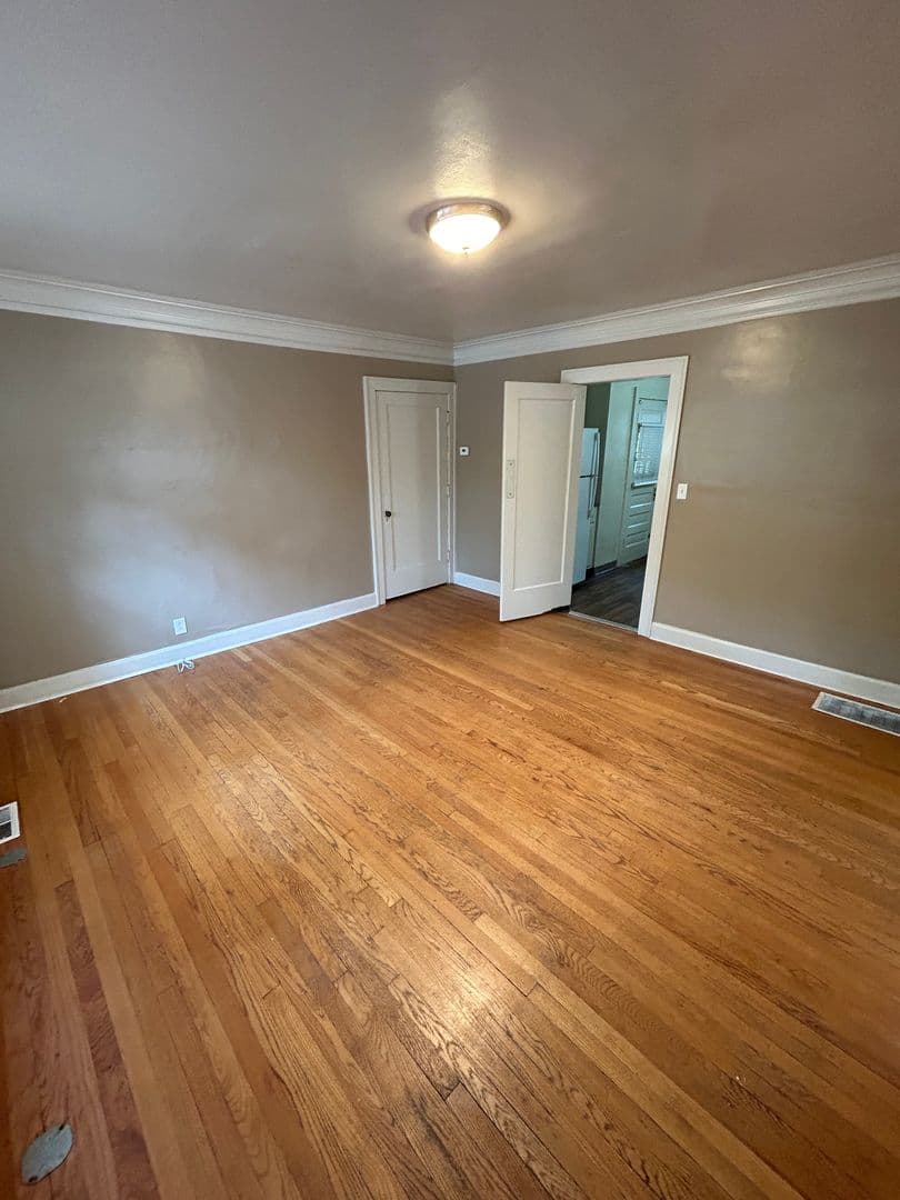 Kansas City Apartment: 5446 Charlotte St.