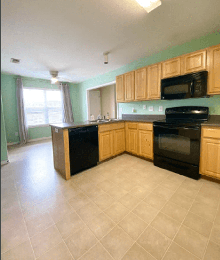 Columbia House: 537 S Bull St