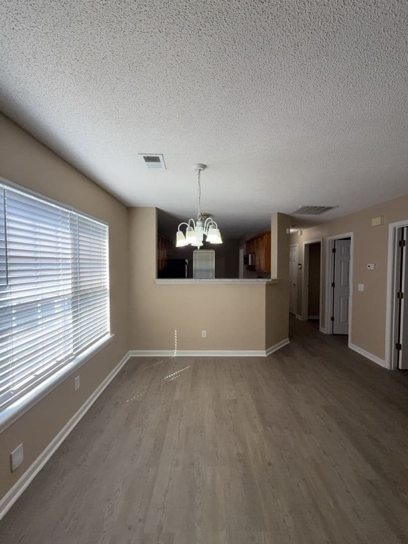 Columbia House: 515 Providence Crossing Dr
