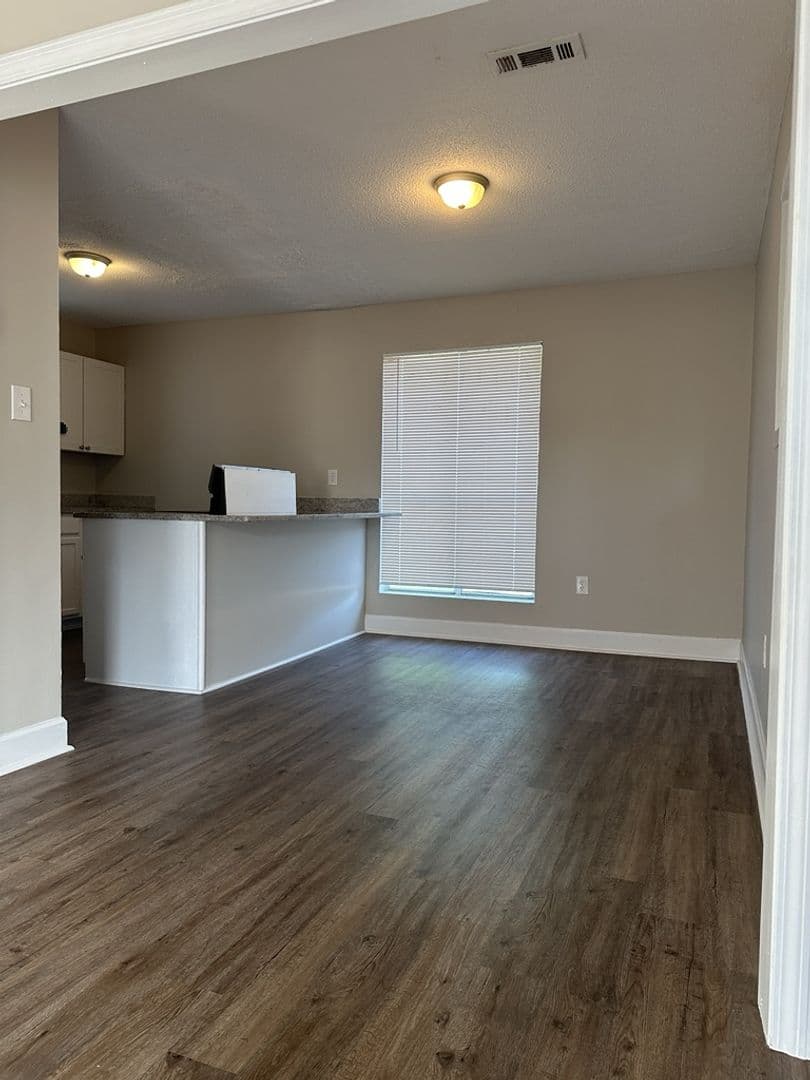 Augusta House: 3202 Gerald Dr E