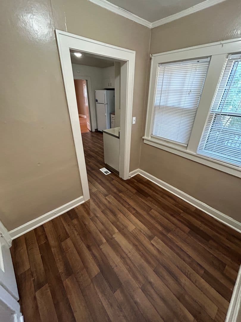 Kansas City Apartment: 5446 Charlotte St.