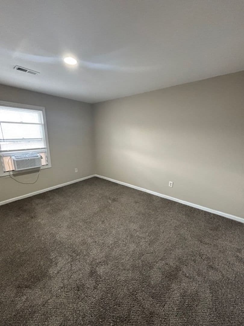 Independence Apartment: 8738 East Thompson Avenue