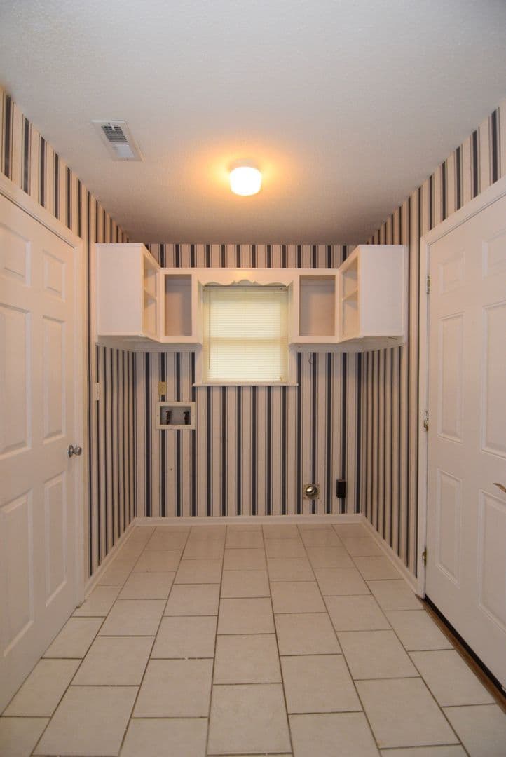 Evans House: 490 Pheasant Run Drive