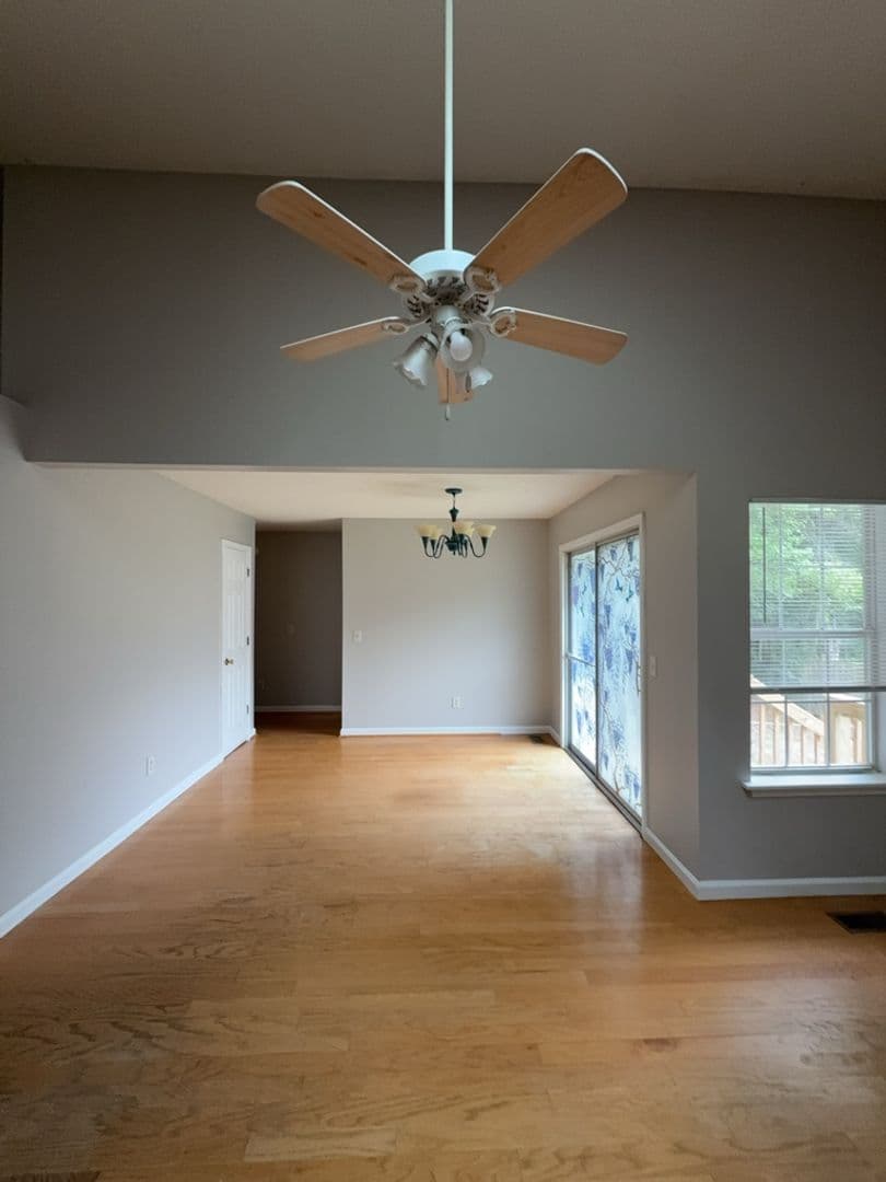 West Columbia House: 469 Coops Ct