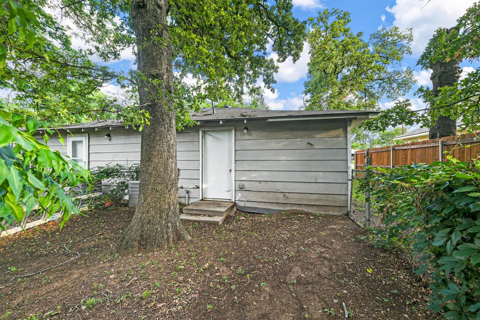 Denton Apartment: 521 Ruth Street