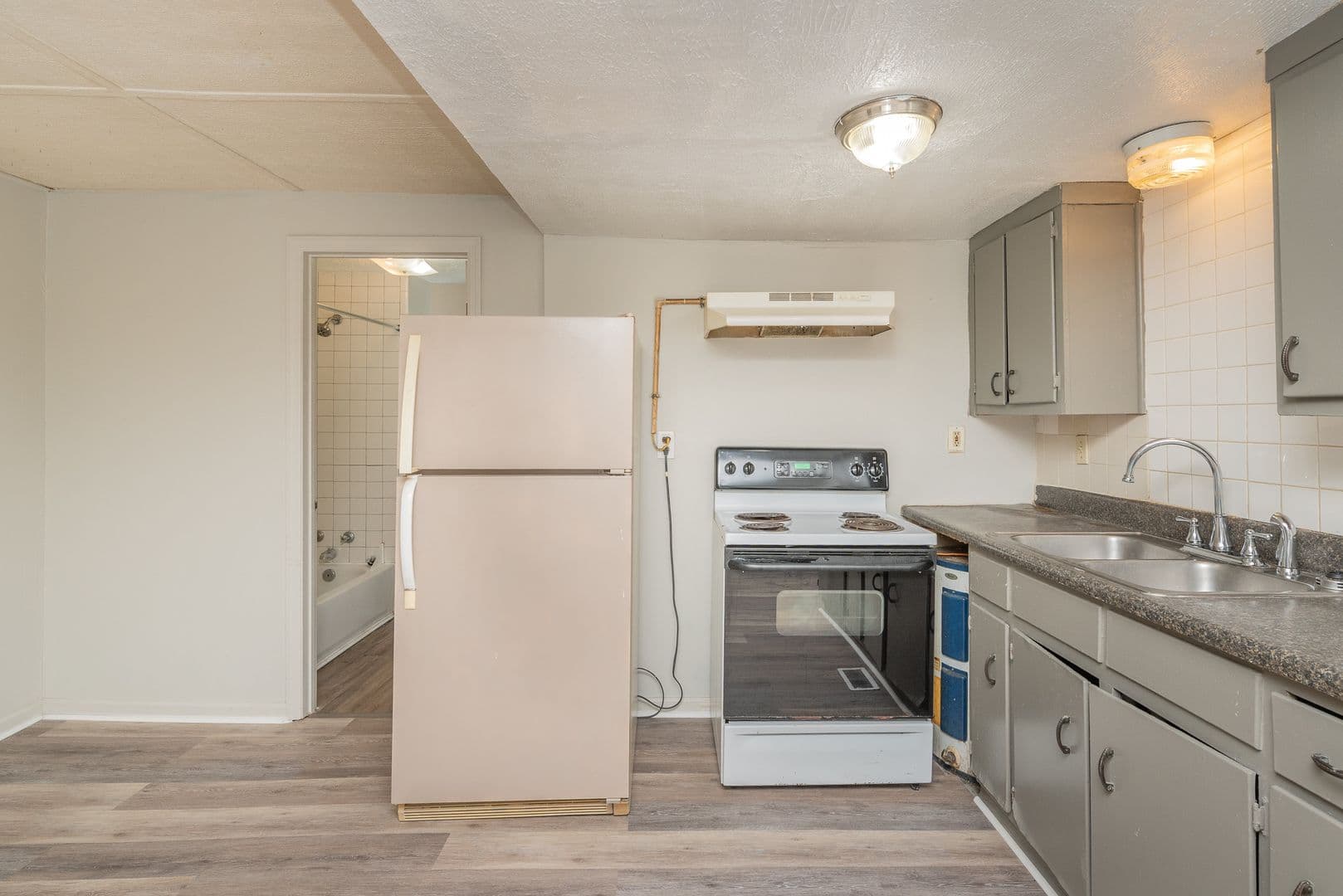 Augusta House: 2024 Clark St