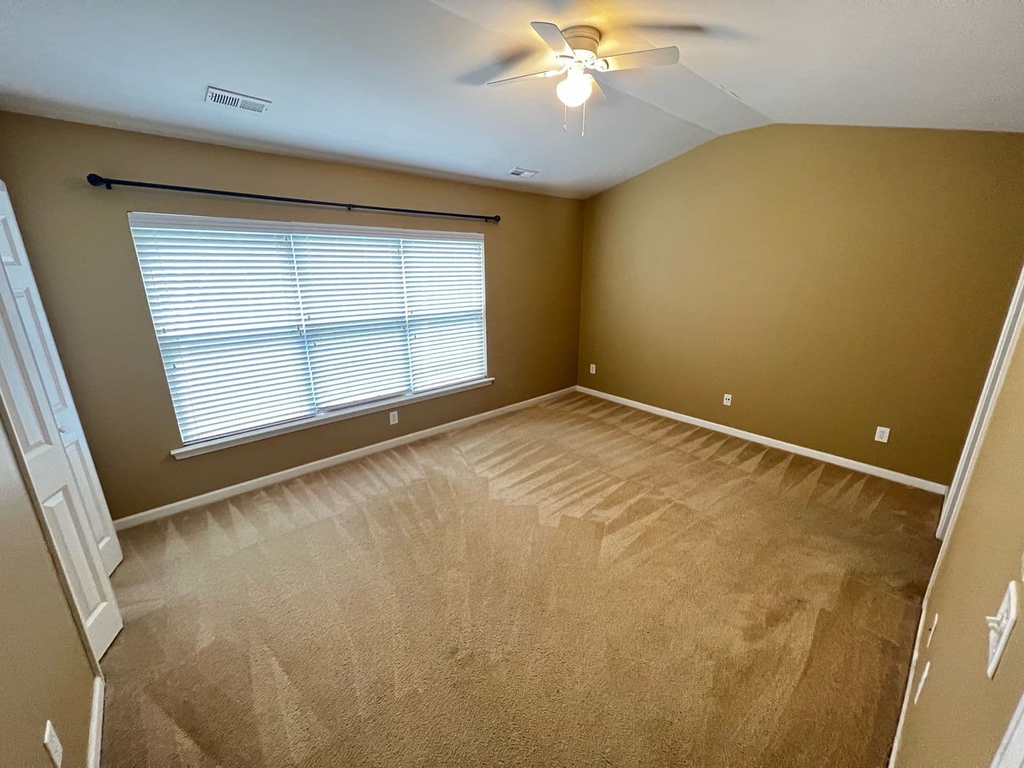 Summerville Townhome: 226 S Lamplighter Ln