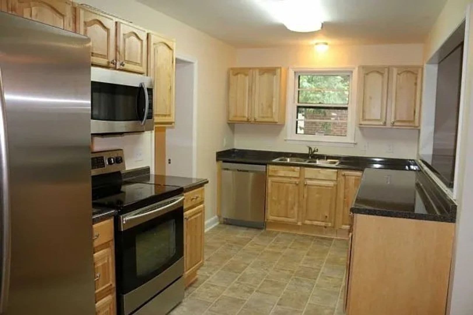 Columbia House: 949 Howard St