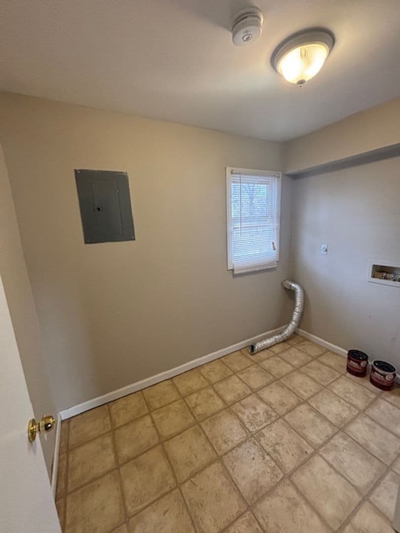 Independence Apartment: 8738 East Thompson Avenue