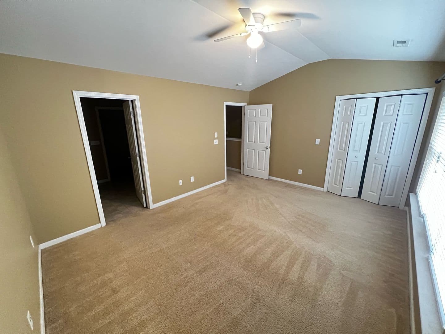 Summerville Townhome: 226 S Lamplighter Ln