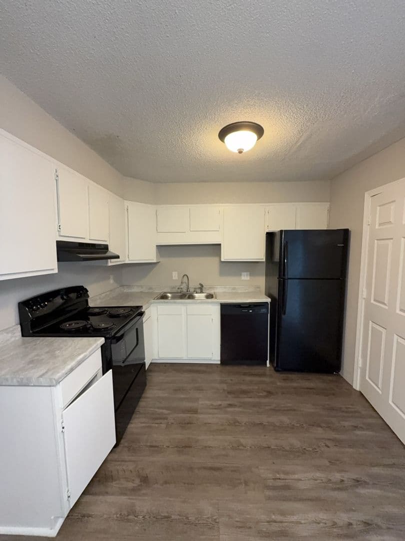 Cayce Townhome: Londonderry Sq