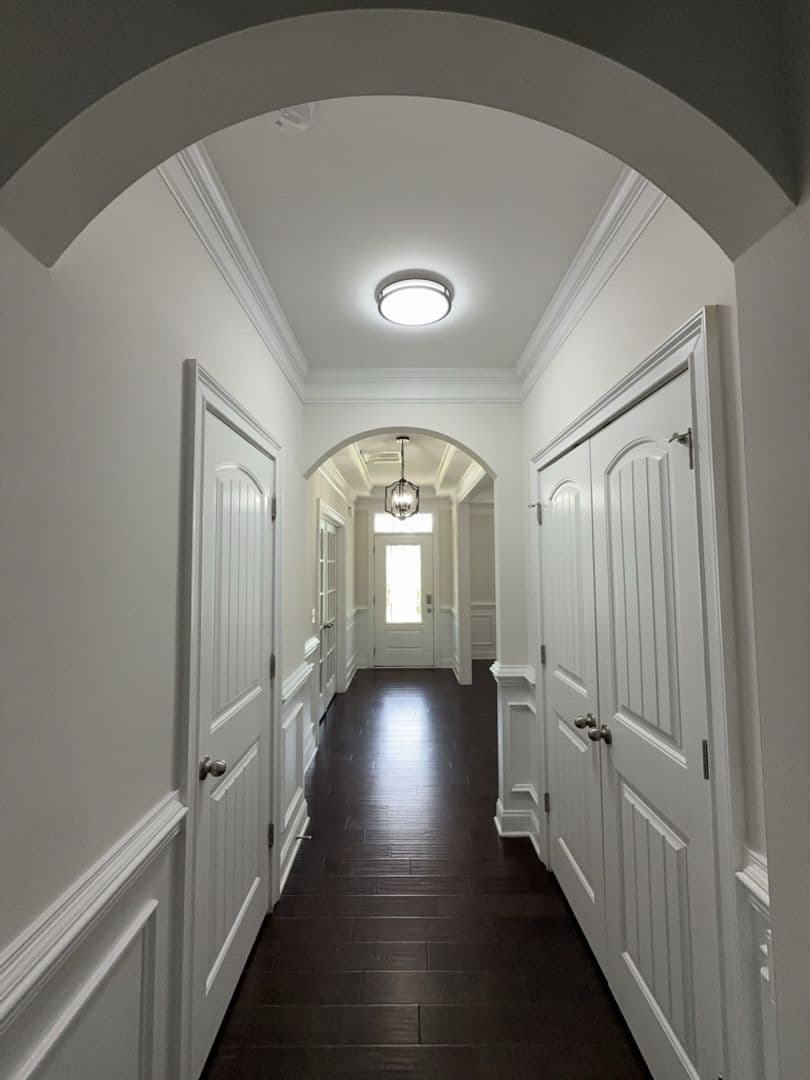 Elgin House: 234 Thacher Loop