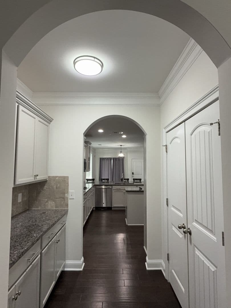 Elgin House: 234 Thacher Loop