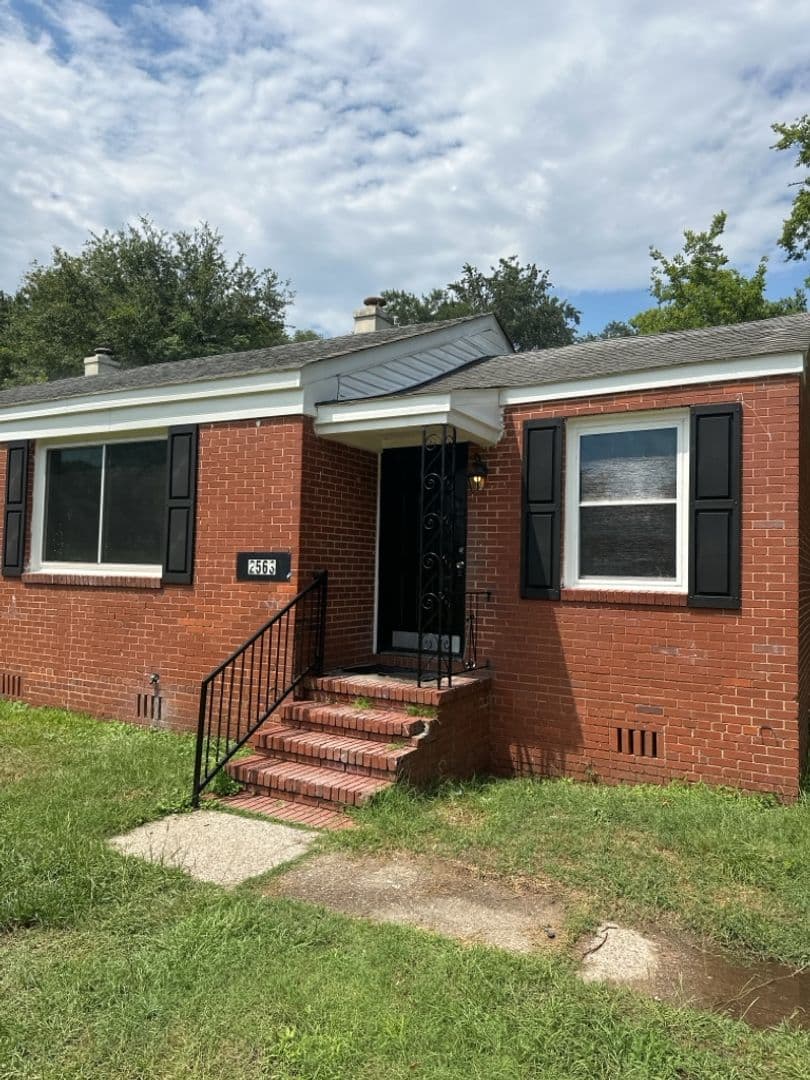 Augusta House: 2563 Lyman Street