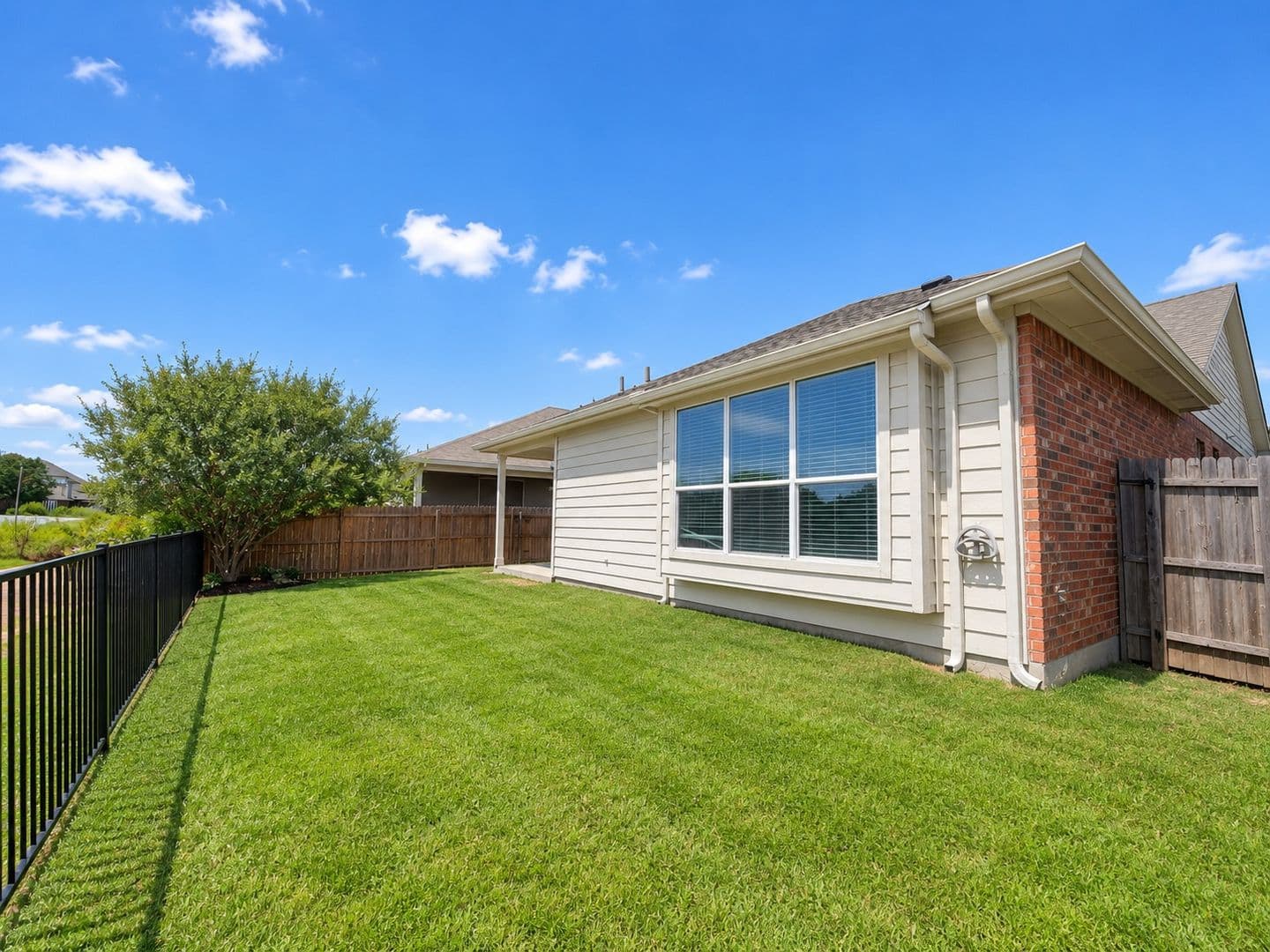 Fort Worth House: 10973 Hawks Landing Road