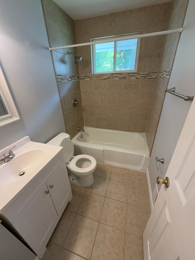 Columbia House: 1032 Lancaster St