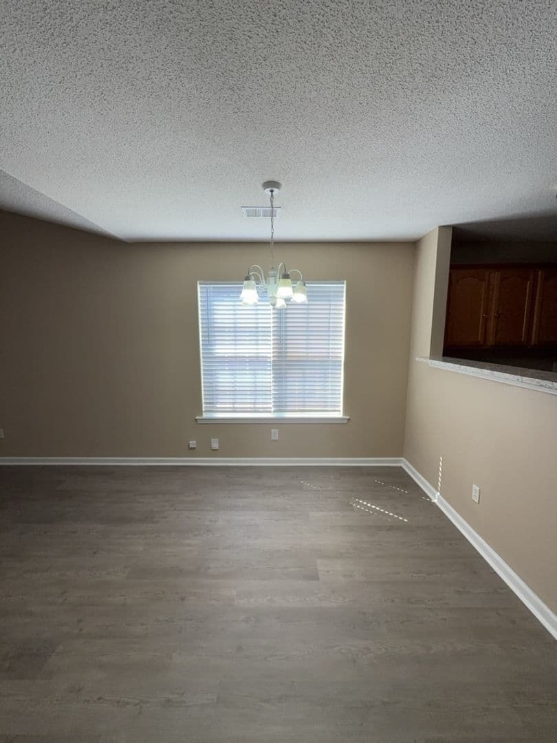 Columbia House: 515 Providence Crossing Dr