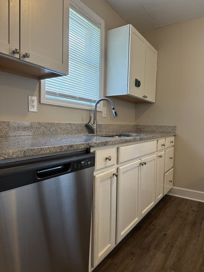 Augusta House: 3202 Gerald Dr E