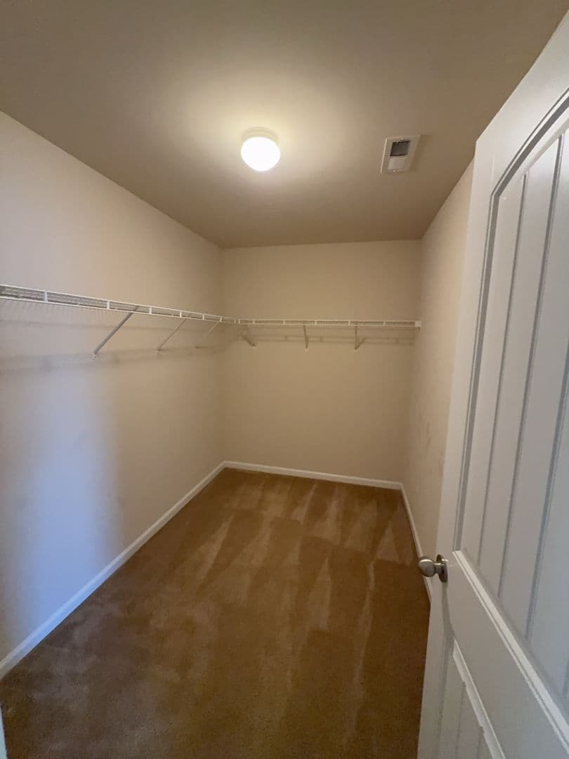 Lexington House: 204 Ashmore Ln